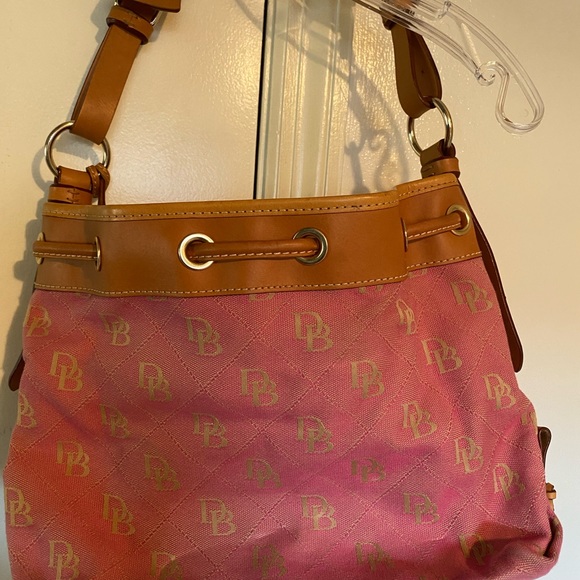 Dooney & Bourke Handbags - Dooney & Bourke purse